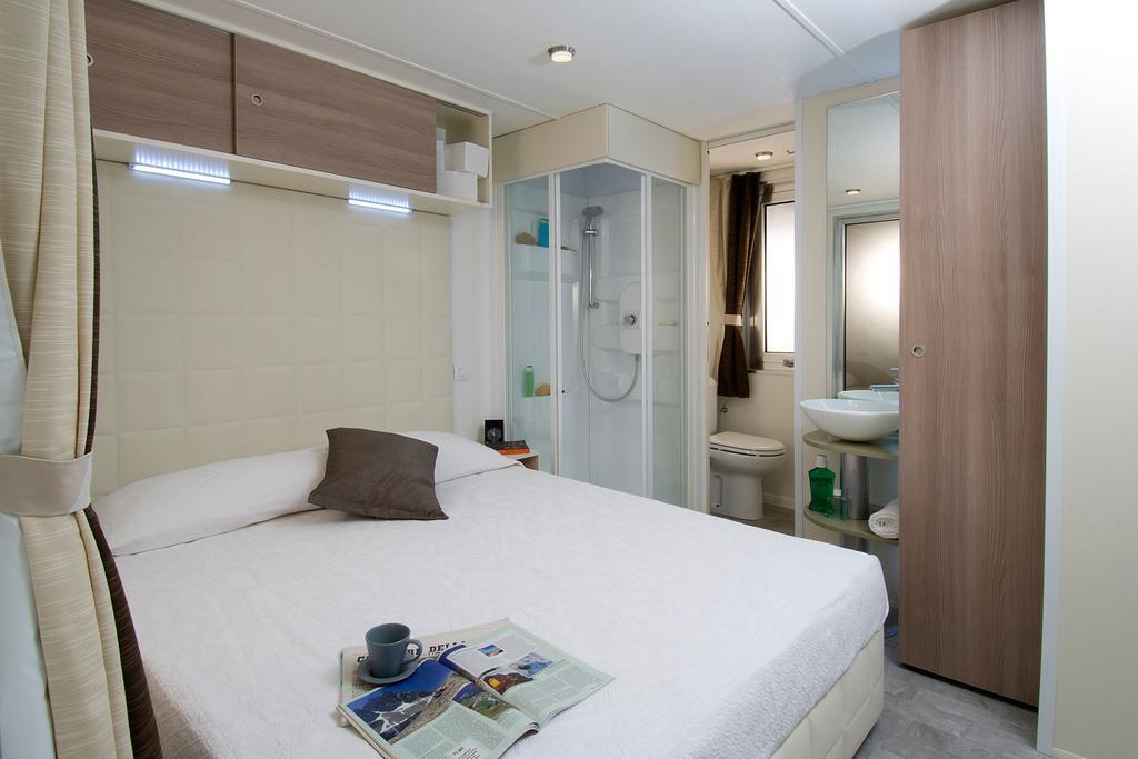 Holiday Mobile Homes Park Riviera Karigador Rum bild