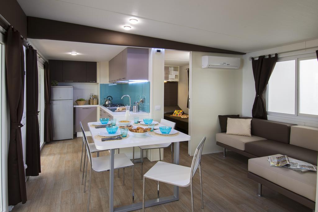 Holiday Mobile Homes Park Riviera Karigador Rum bild